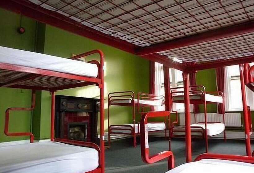 공용 욕실 구비 공동 객실 내의 침대, Kinlay House Hostel