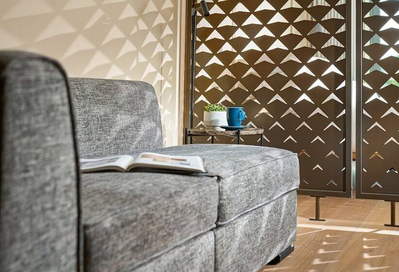 스탠다드 스튜디오, Herbert Park Hotel And Park Residence