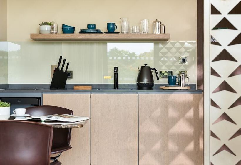 스탠다드 스튜디오, Herbert Park Hotel And Park Residence