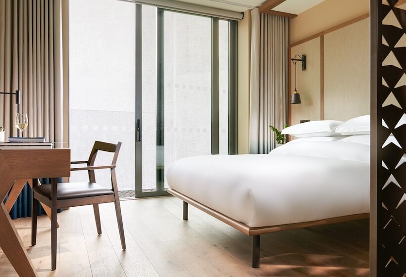 스탠다드 스튜디오, Herbert Park Hotel And Park Residence