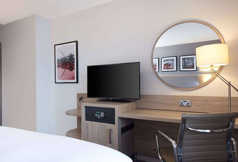 스탠다드 룸 더블 침대, Hilton Garden Inn Dublin City Centre