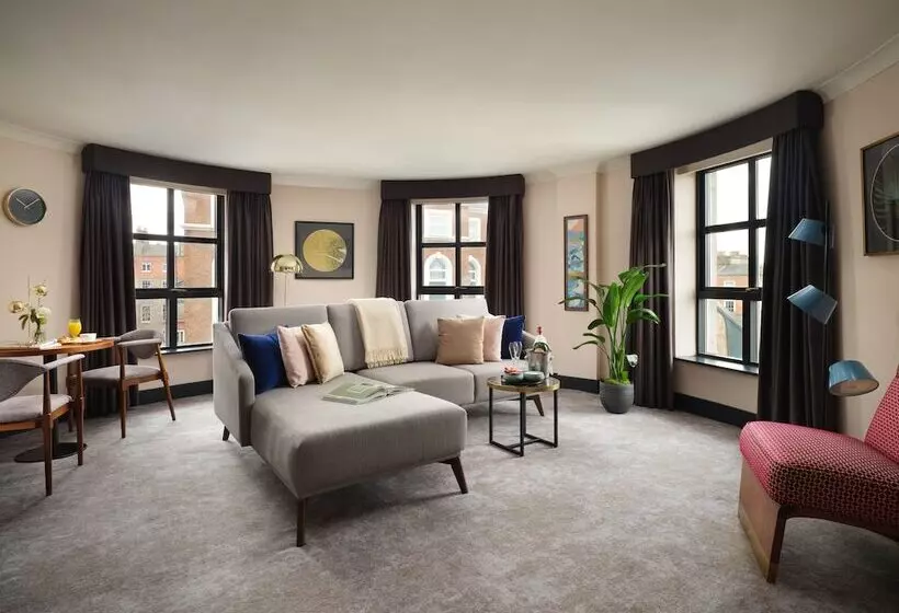 Suite, The Alex