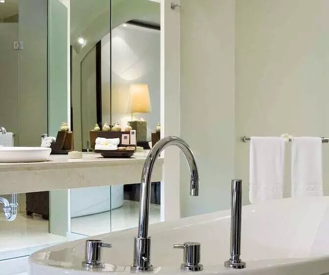 اتاق استاندارد با تراس, Novotel Bali Benoa