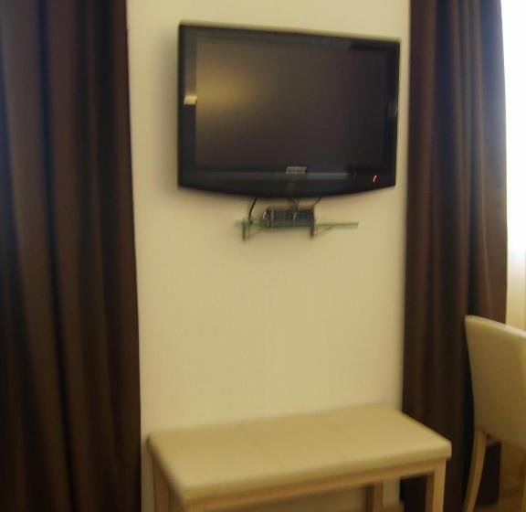 コンフォートルーム, Alexander