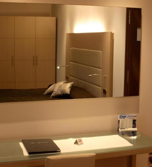 コンフォートルーム, Alexander