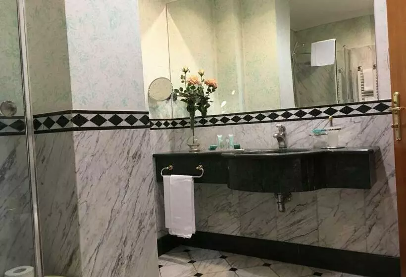 اتاق استاندارد سه نفره, Andreola Central