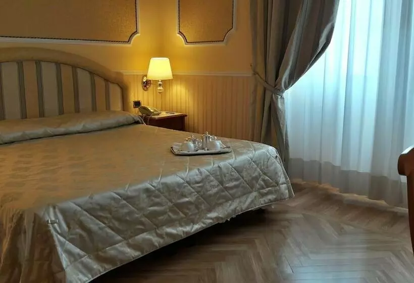 اتاق استاندارد سه نفره, Andreola Central