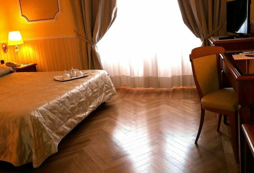 标准三人间, Andreola Central