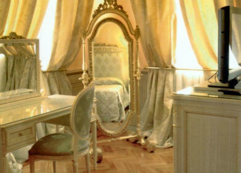 小型套房, Andreola Central