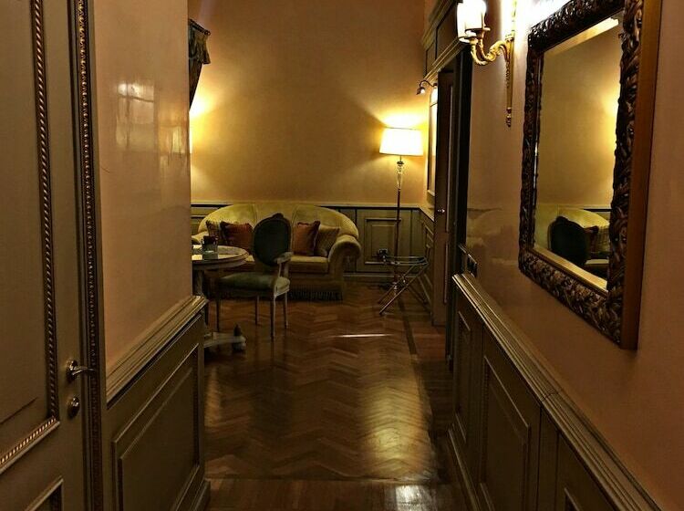 小型套房, Andreola Central