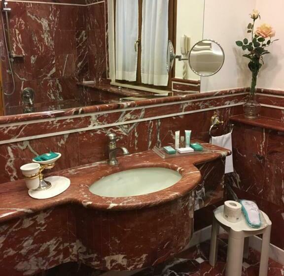 高级大房间, Andreola Central