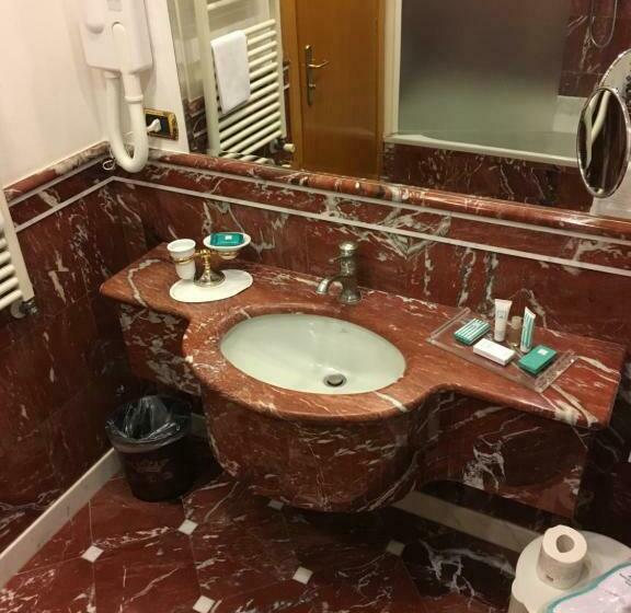 高级大房间, Andreola Central