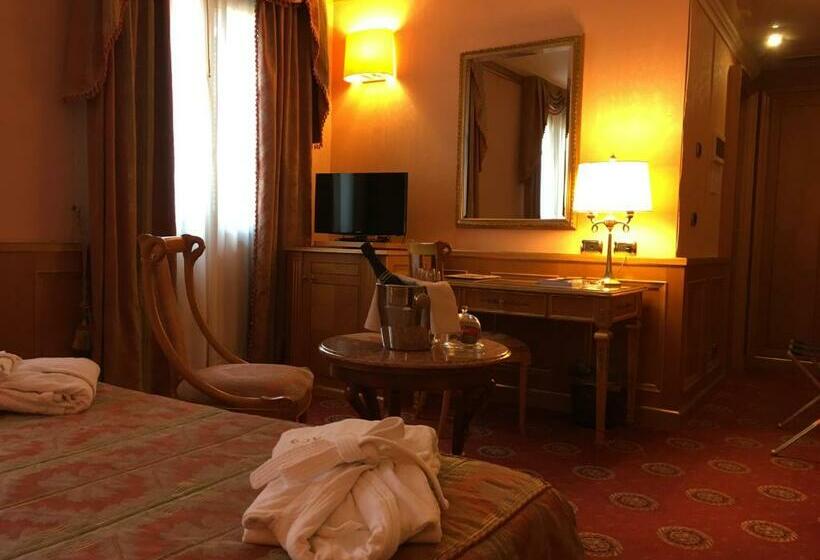 高级大房间, Andreola Central