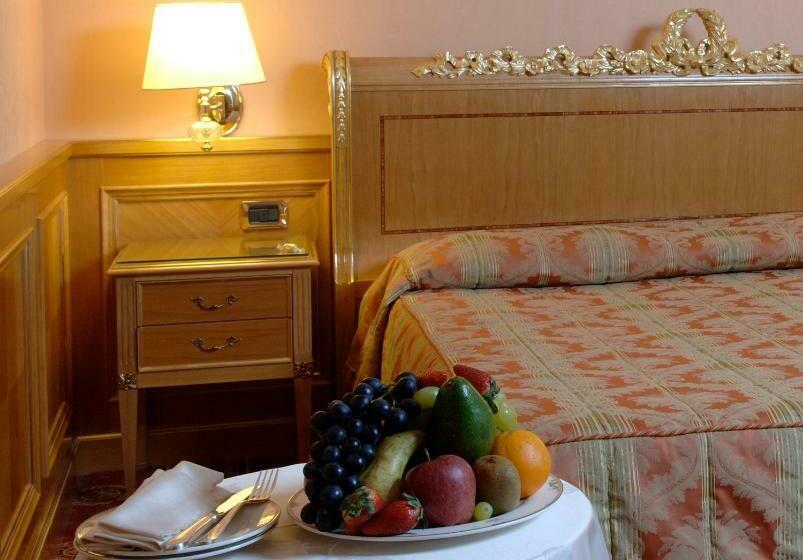 高级大房间, Andreola Central