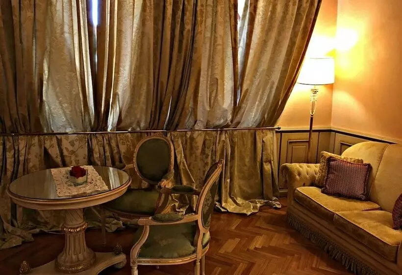 سوییت لوکس, Andreola Central