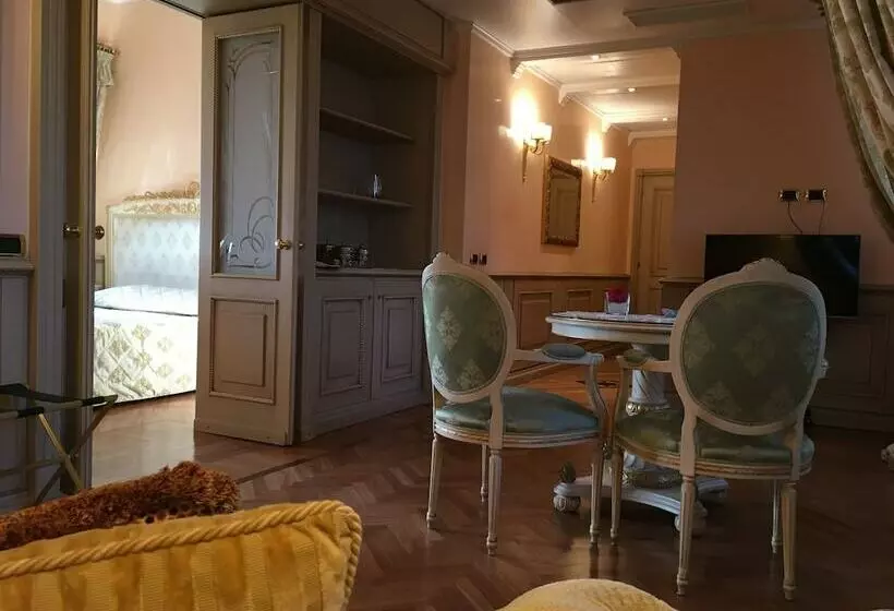 سوییت لوکس, Andreola Central