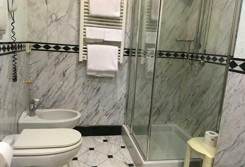 标准单人间, Andreola Central