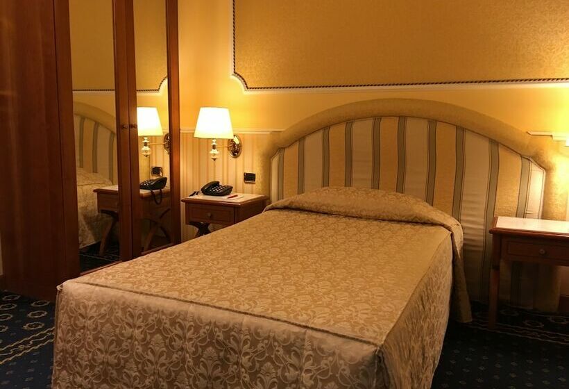 标准单人间, Andreola Central