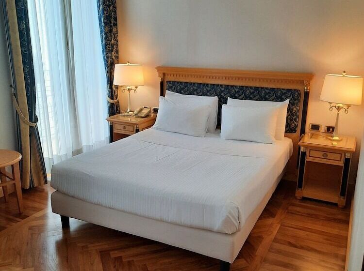 高级大房间, Andreola Central