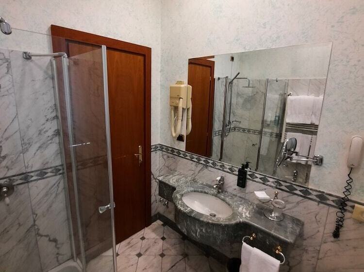 标准单人间, Andreola Central