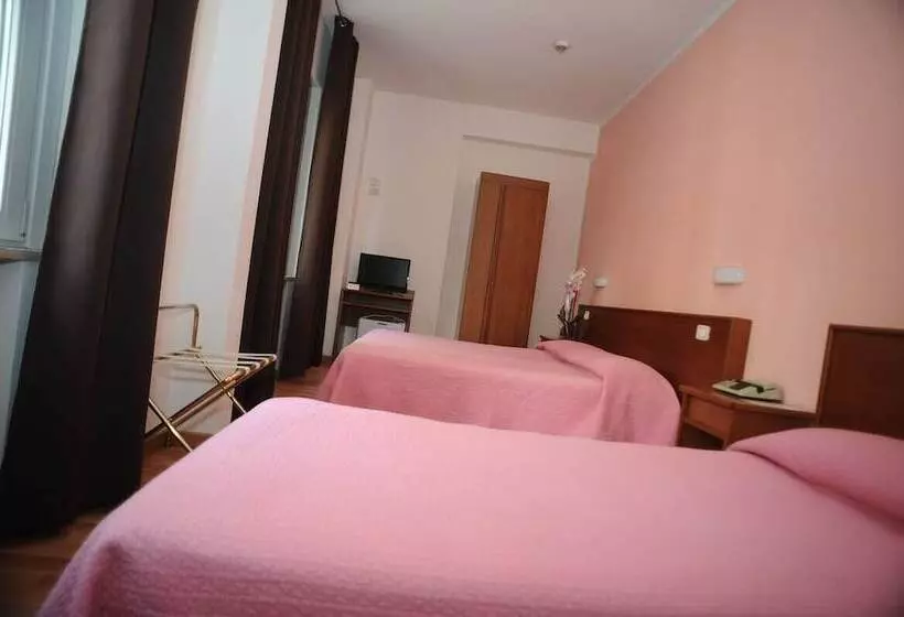 اتاق استاندارد سه نفره, Astor