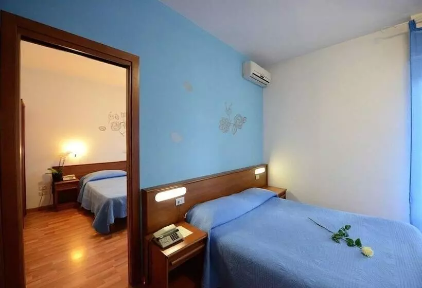 اتاق استاندارد چهار تخته, Astor