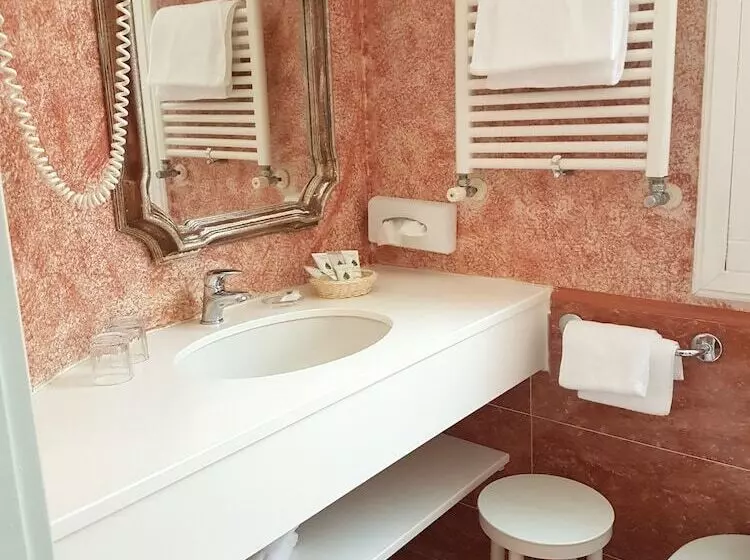اتاق سوپریور, Biasutti