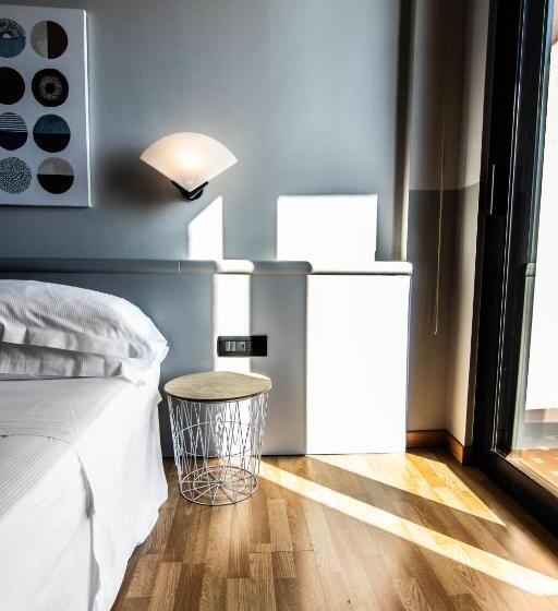 Номер Стандарт Вид на Озеро, Concorde