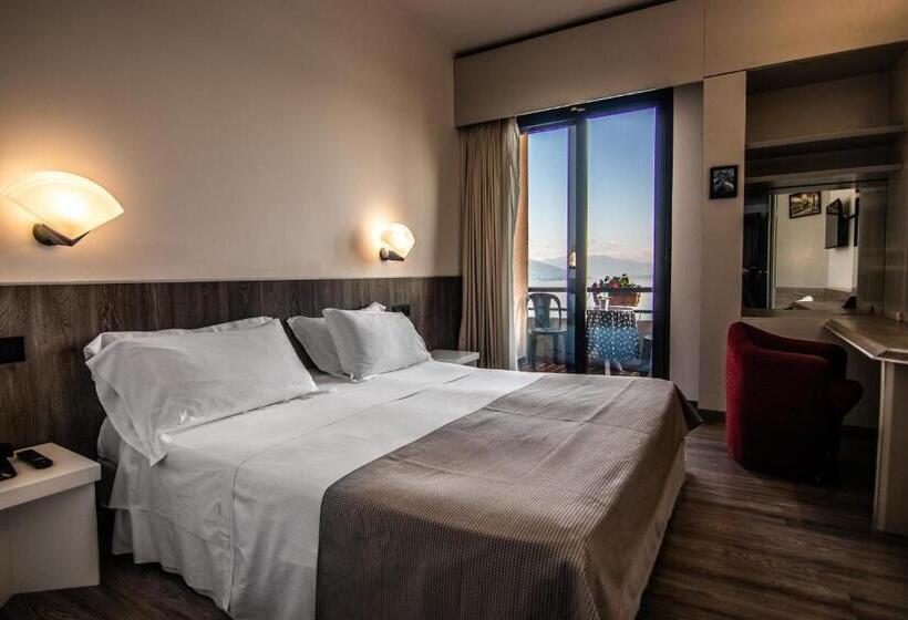 Номер Стандарт Вид на Озеро, Concorde