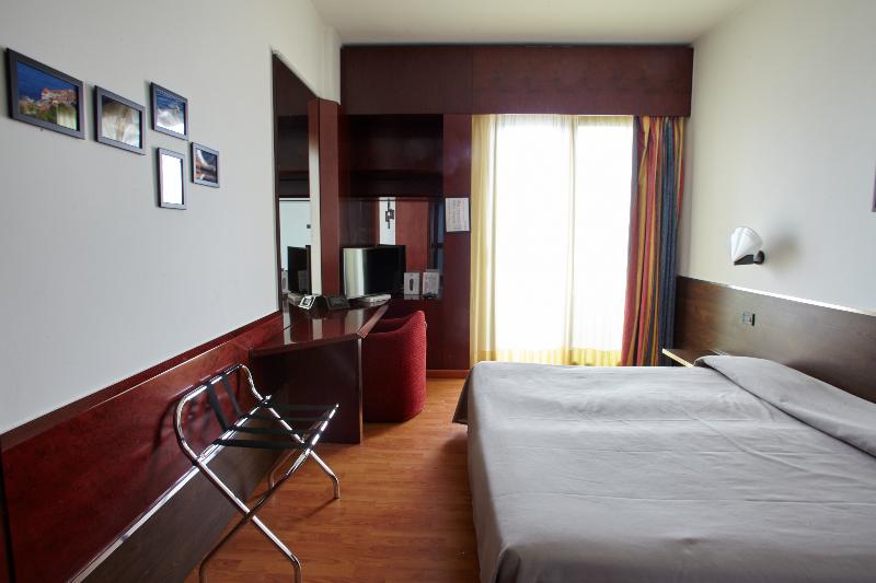 Номер Стандарт Вид на Озеро, Concorde