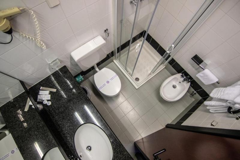 Номер Стандарт Вид на Озеро, Concorde