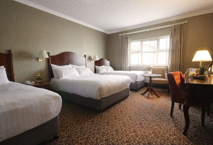 غرفة قياسية ثلاثية, Seven Oaks