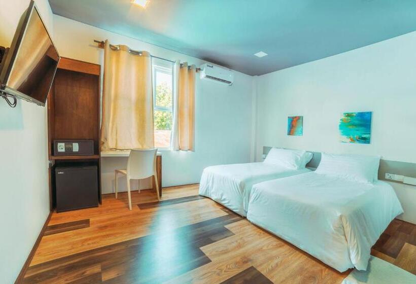 اتاق لوکس, White Coral Rasdhoo