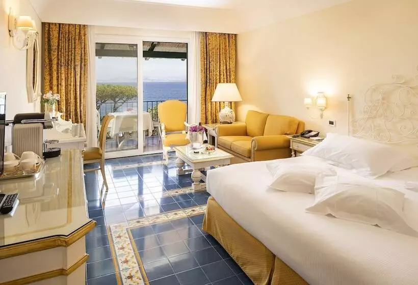 اتاق لوکس با چشم‌انداز دریا, Excelsior Belvedere Hotel & Spa