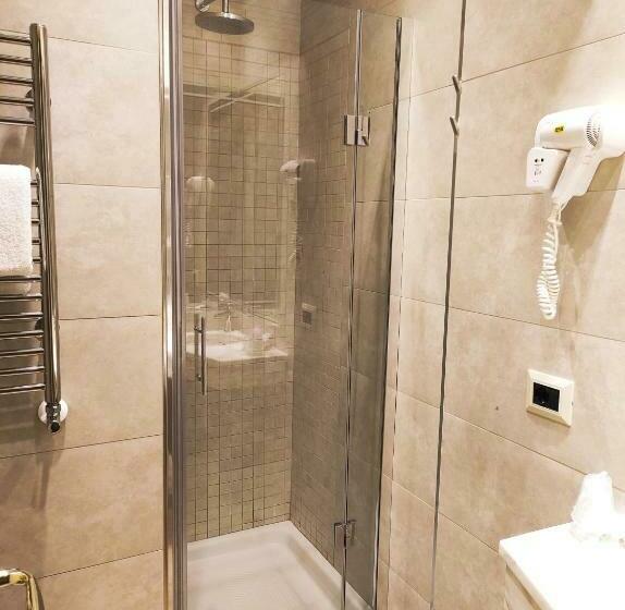 اتاق استاندارد یک نفره, Corona D'italia