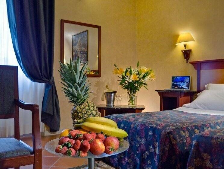 اتاق استاندارد یک نفره, Corona D'italia