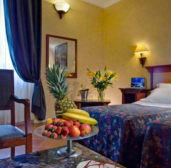 اتاق استاندارد سه نفره, Corona D'italia