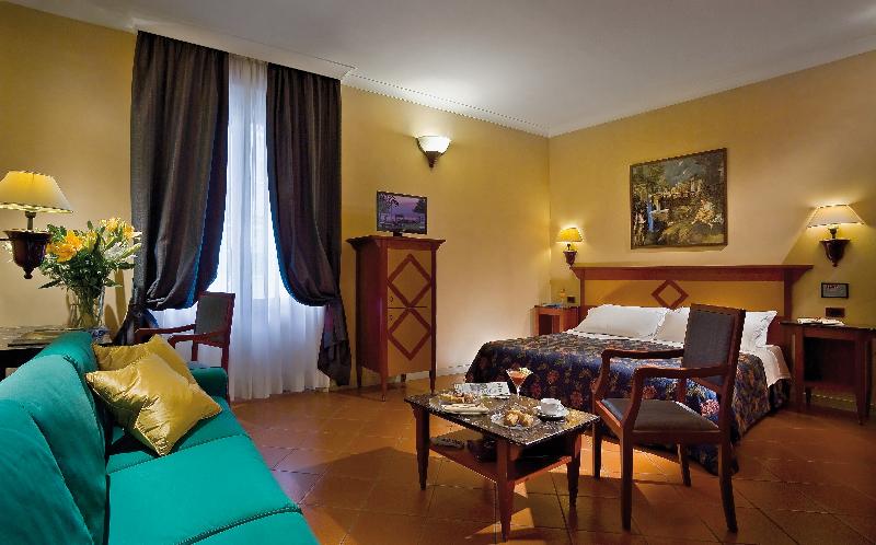 اتاق استاندارد سه نفره, Corona D'italia