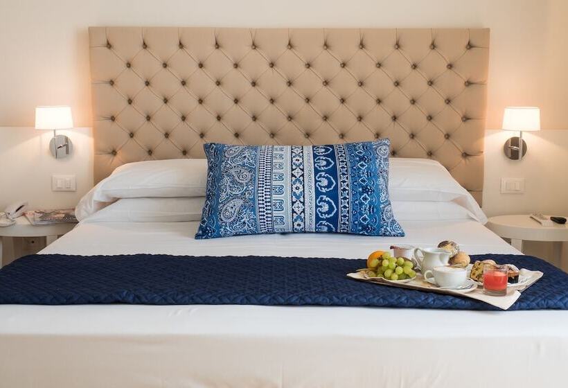 غرفة ديلوكس مطلة على حمام السباحة, Europa