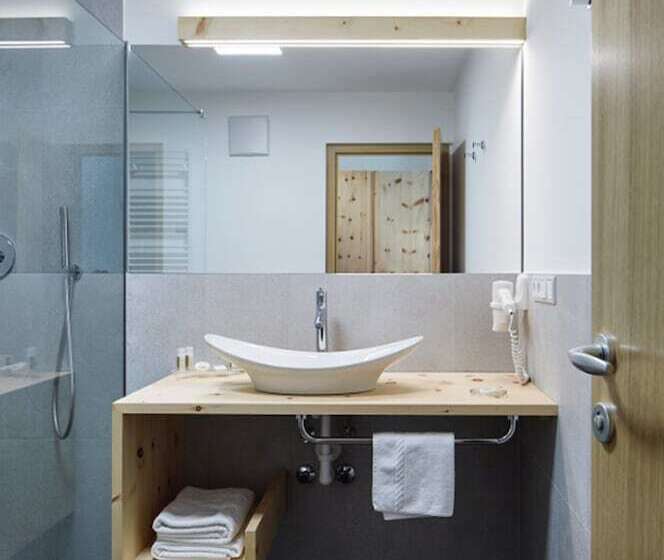 Номер Deluxe, Gampen