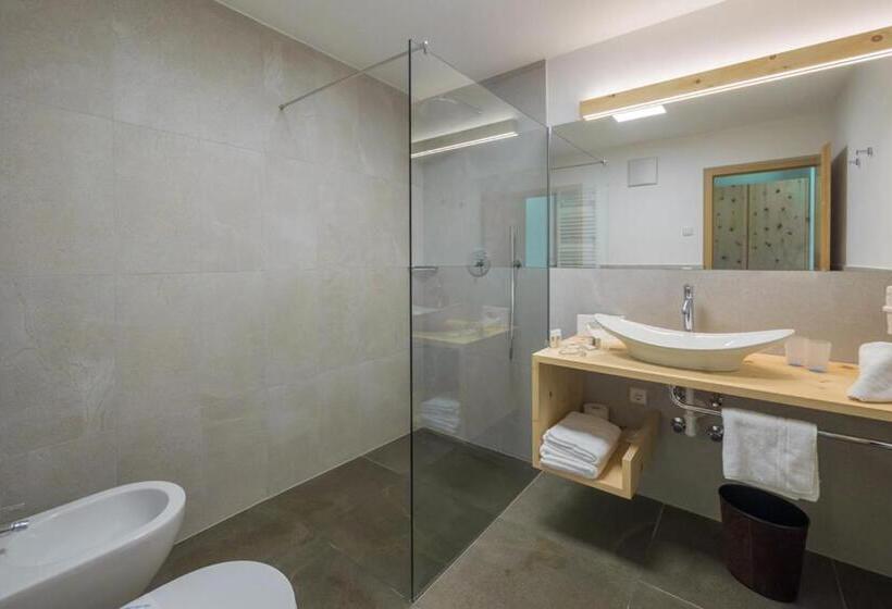 Номер Deluxe, Gampen