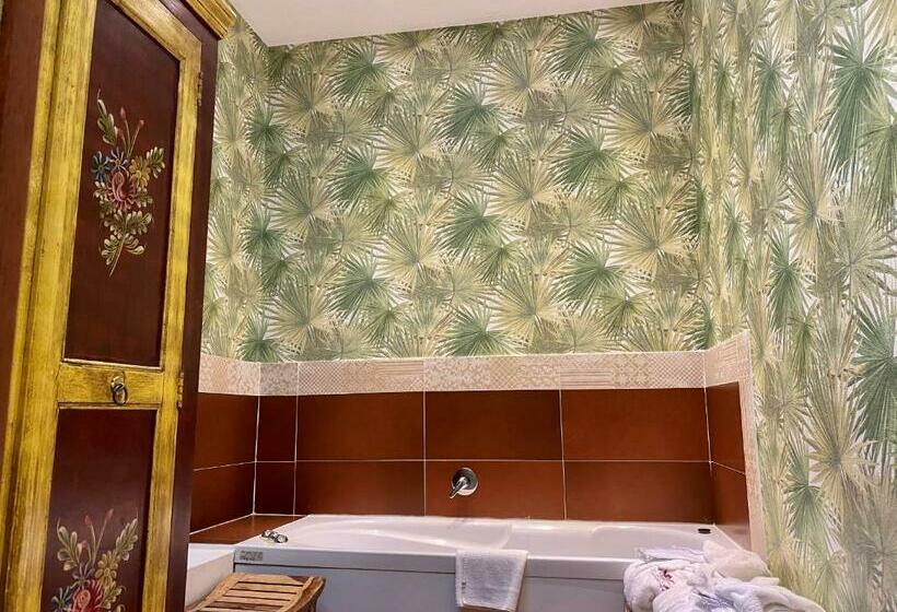 سوئیت جونیور با ماساژ آبی, Il Guercino