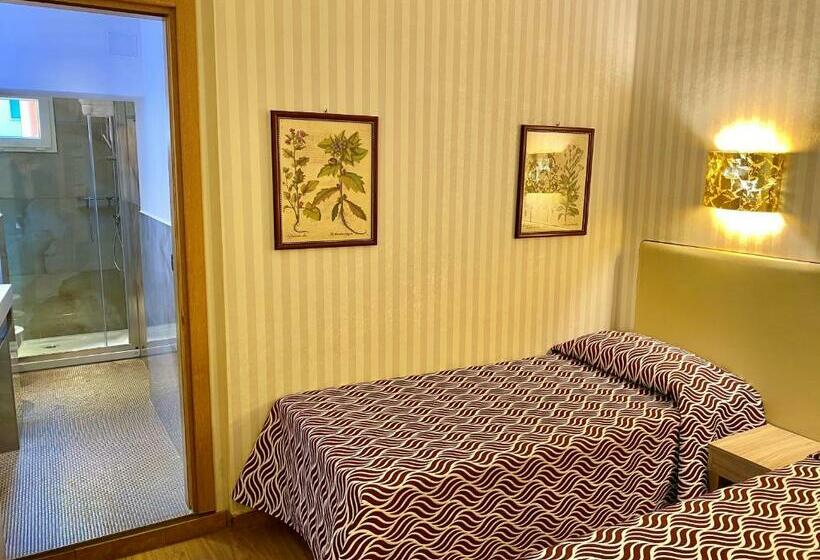 سوئیت جونیور با ماساژ آبی, Il Guercino