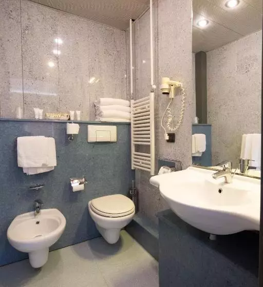 اتاق کلاسیک سه تخته, Jet Hotel, Sure Hotel Collection By Best Western