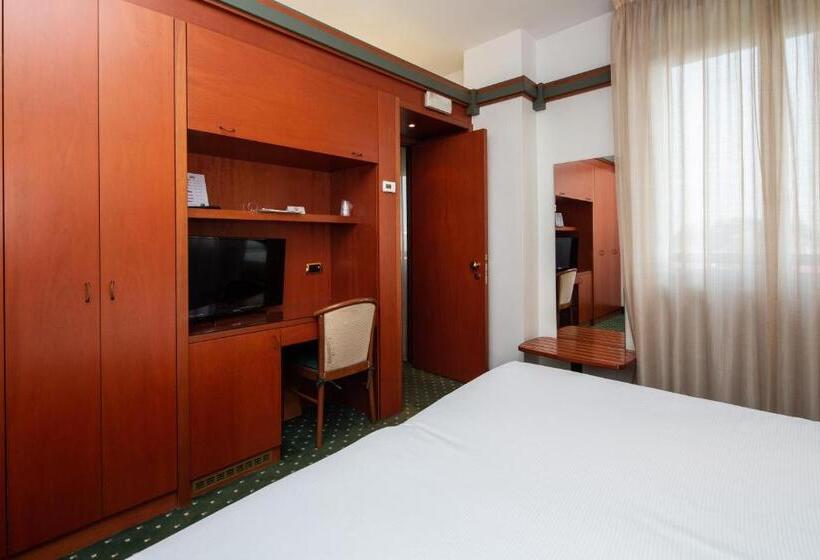 Номер Классика Кровать Кинг, Jet Hotel, Sure Hotel Collection By Best Western