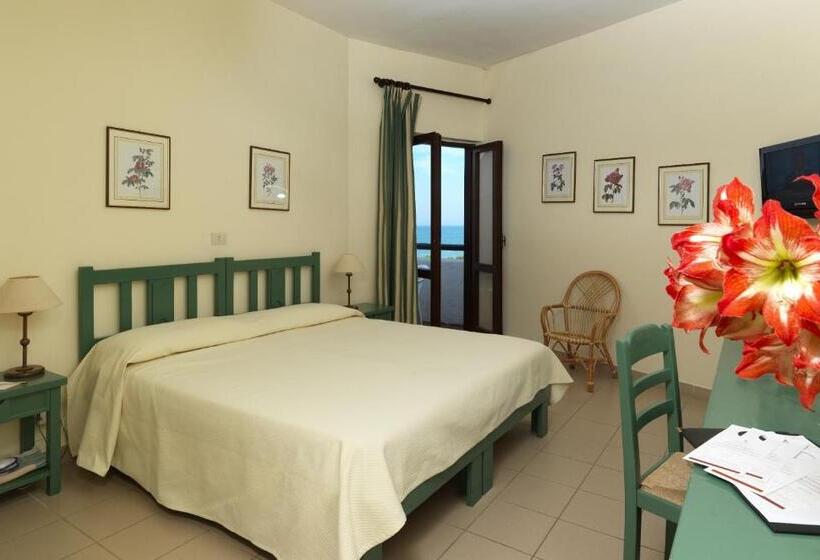 חדר סטנדרט לשלושה עם נוף לגינה, Le Dune