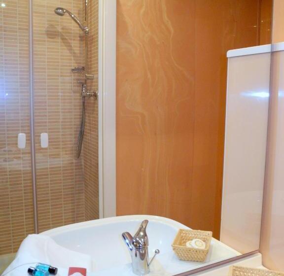 חדר סטנדרט לשלושה, Le Renaie