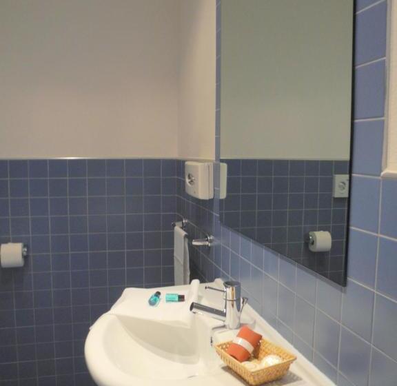 חדר סטנדרט לשלושה, Le Renaie