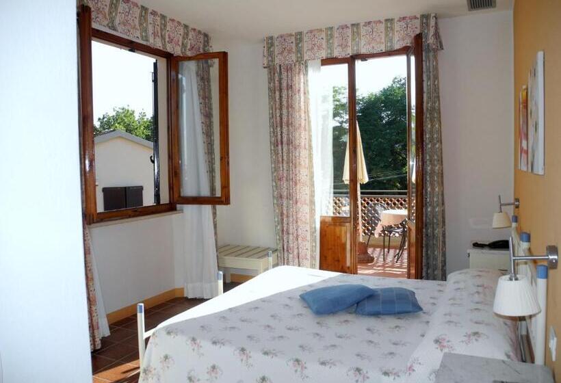 חדר סופריור עם מרפסת, Le Renaie