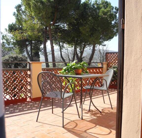 חדר סופריור עם מרפסת, Le Renaie